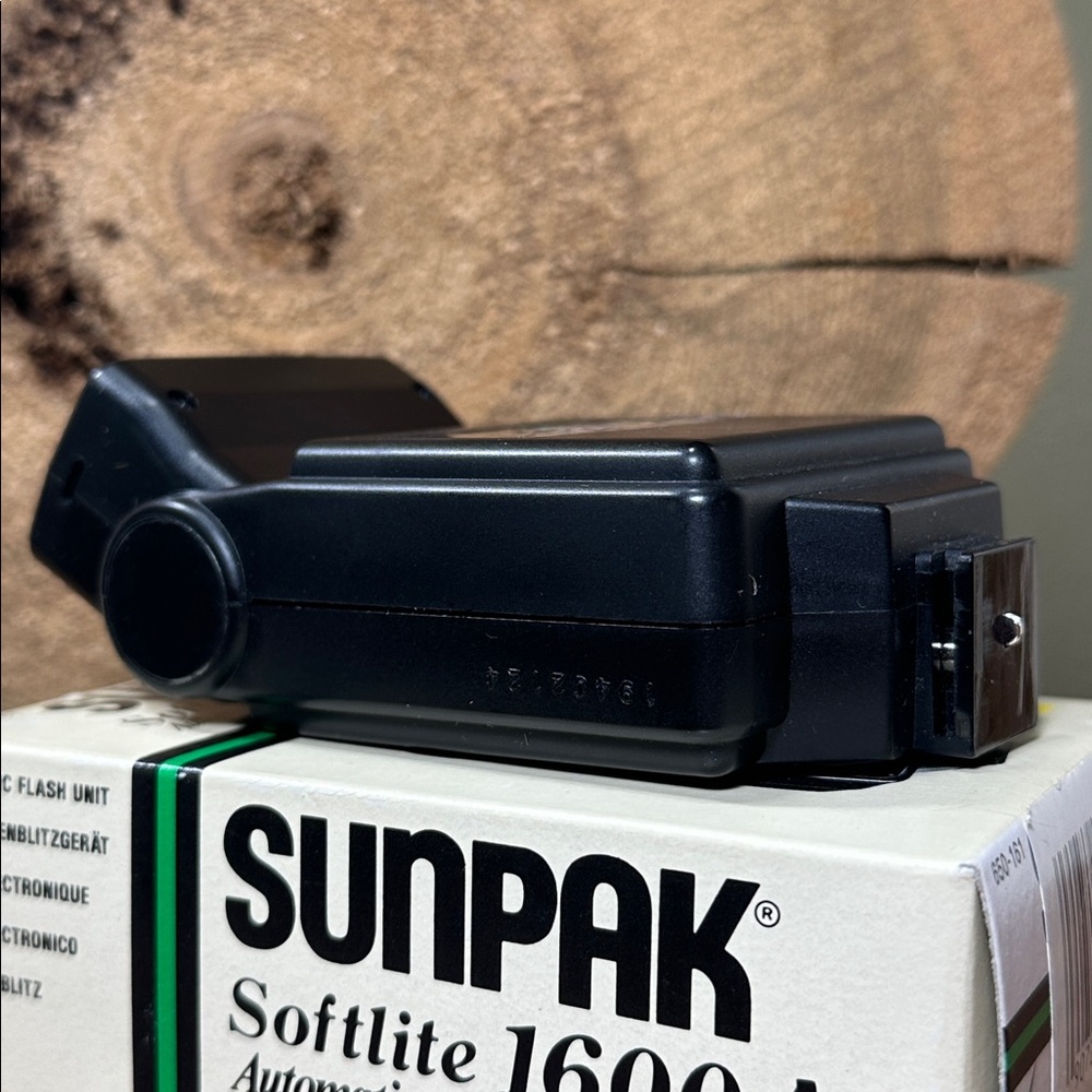 SUNPACK Softlite 1600A Automatic Exposure Control Camera Flash - Picture 4 of 11